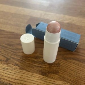 Merit Beauty Day Glow Highlighting Balm in Bounce